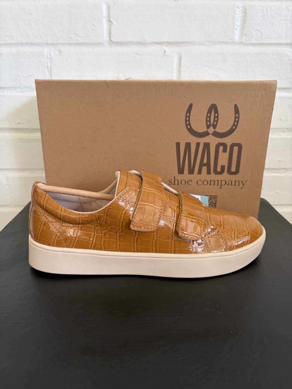 WACO Shoe Company Revitalign Malibu Bella Patent Croco in Tan NEW IN BOX, SZ 7.5 - Picture 2 of 8